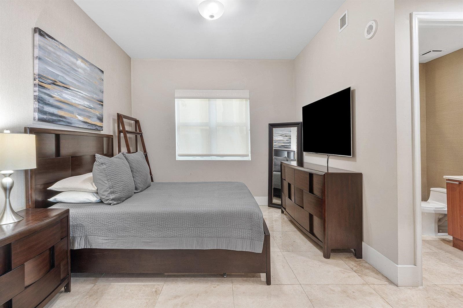 2640 Lake Shore Drive 107 photo 18