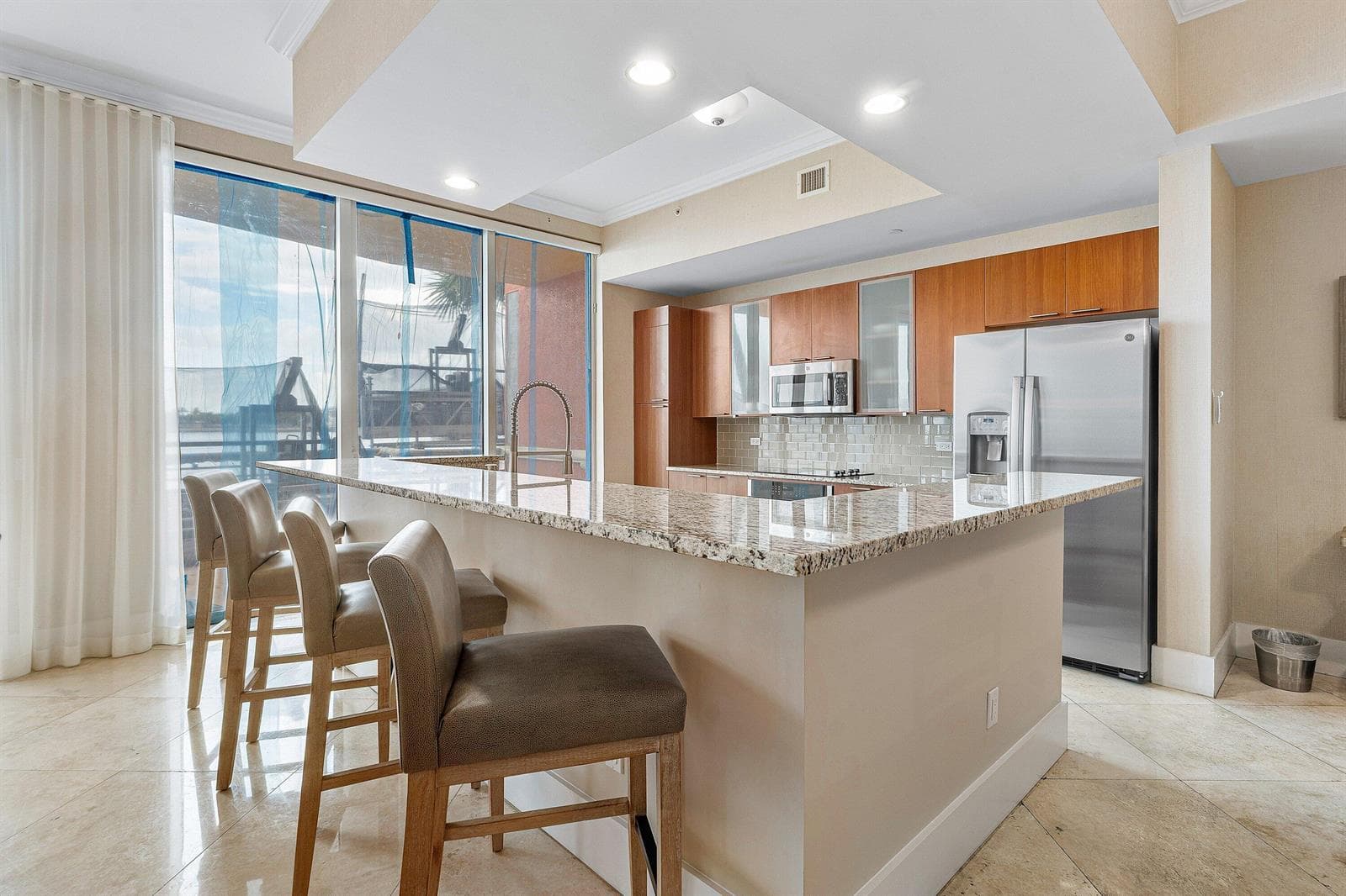 2640 Lake Shore Drive 107 photo 4