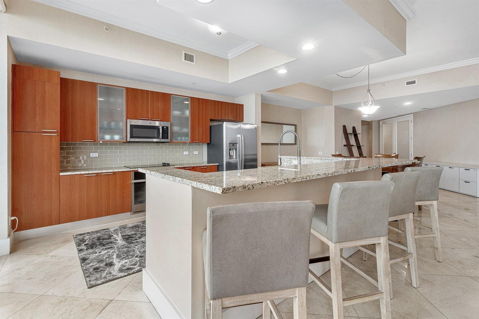 2640 Lake Shore Drive 107 photo 8