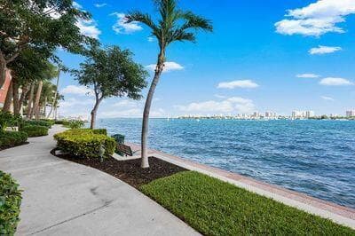 2640 Lake Shore Drive 107 photo 25