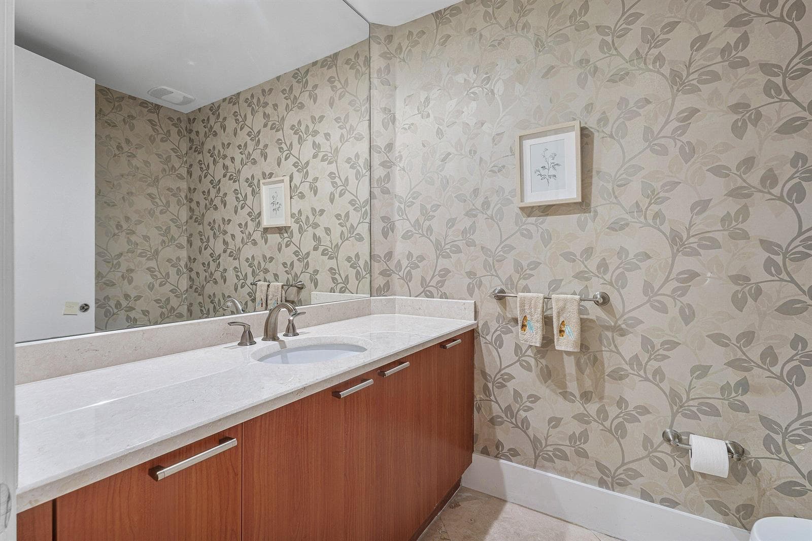 2640 Lake Shore Drive 107 photo 21