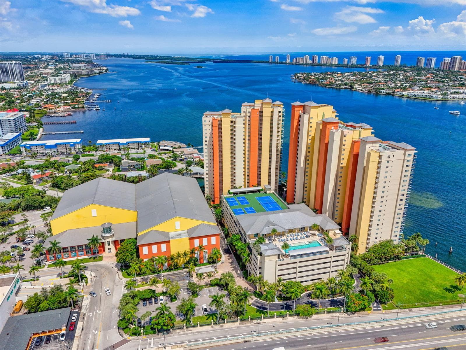 2650 Lake Shore Drive 2303 photo 1