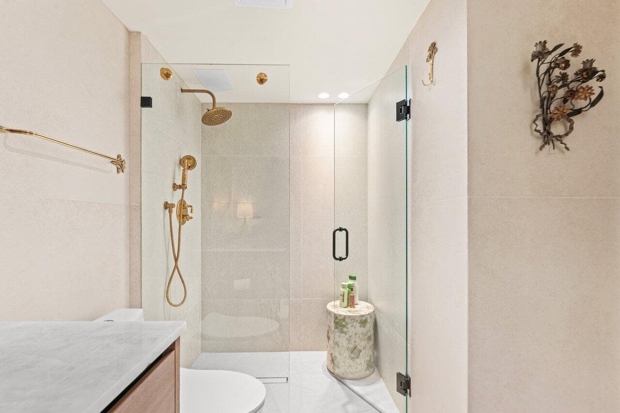 100 Sunrise Avenue 418 photo 23