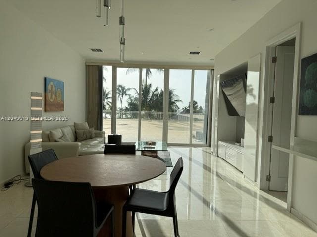 881 Ocean Dr L2 photo 6