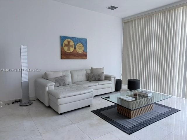 881 Ocean Dr L2 photo 3