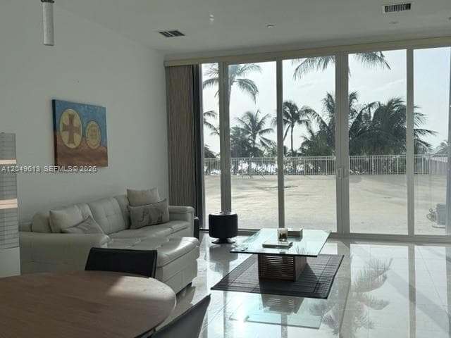 881 Ocean Dr L2 photo 5