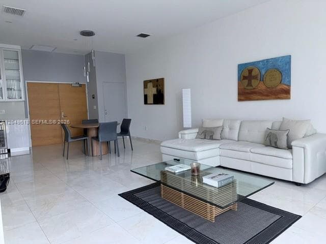 881 Ocean Dr L2 photo 4