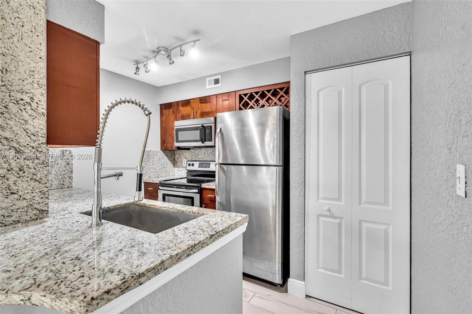 2851 N Oakland Forest Dr 111 photo 2