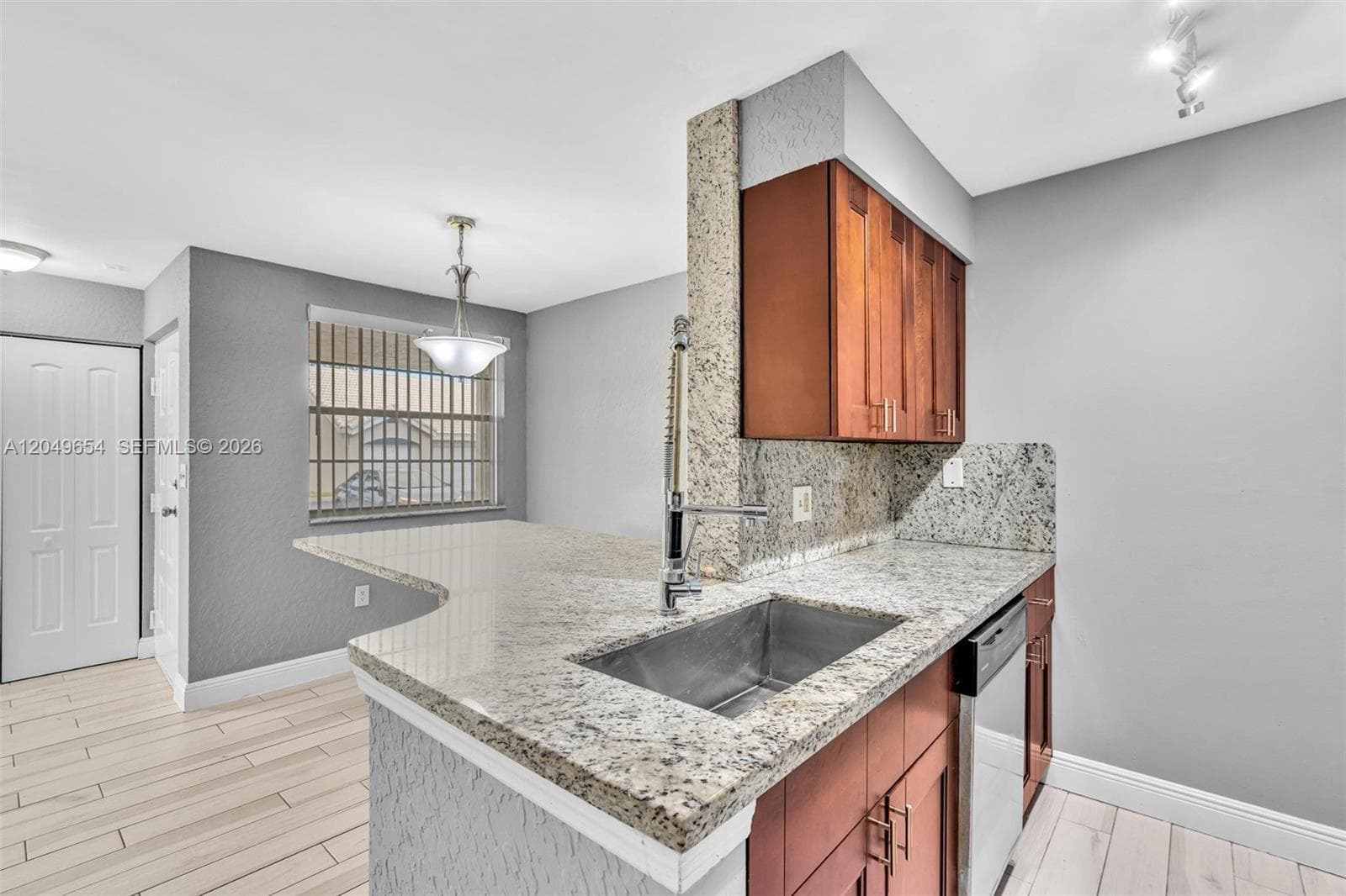 2851 N Oakland Forest Dr 111 photo 4