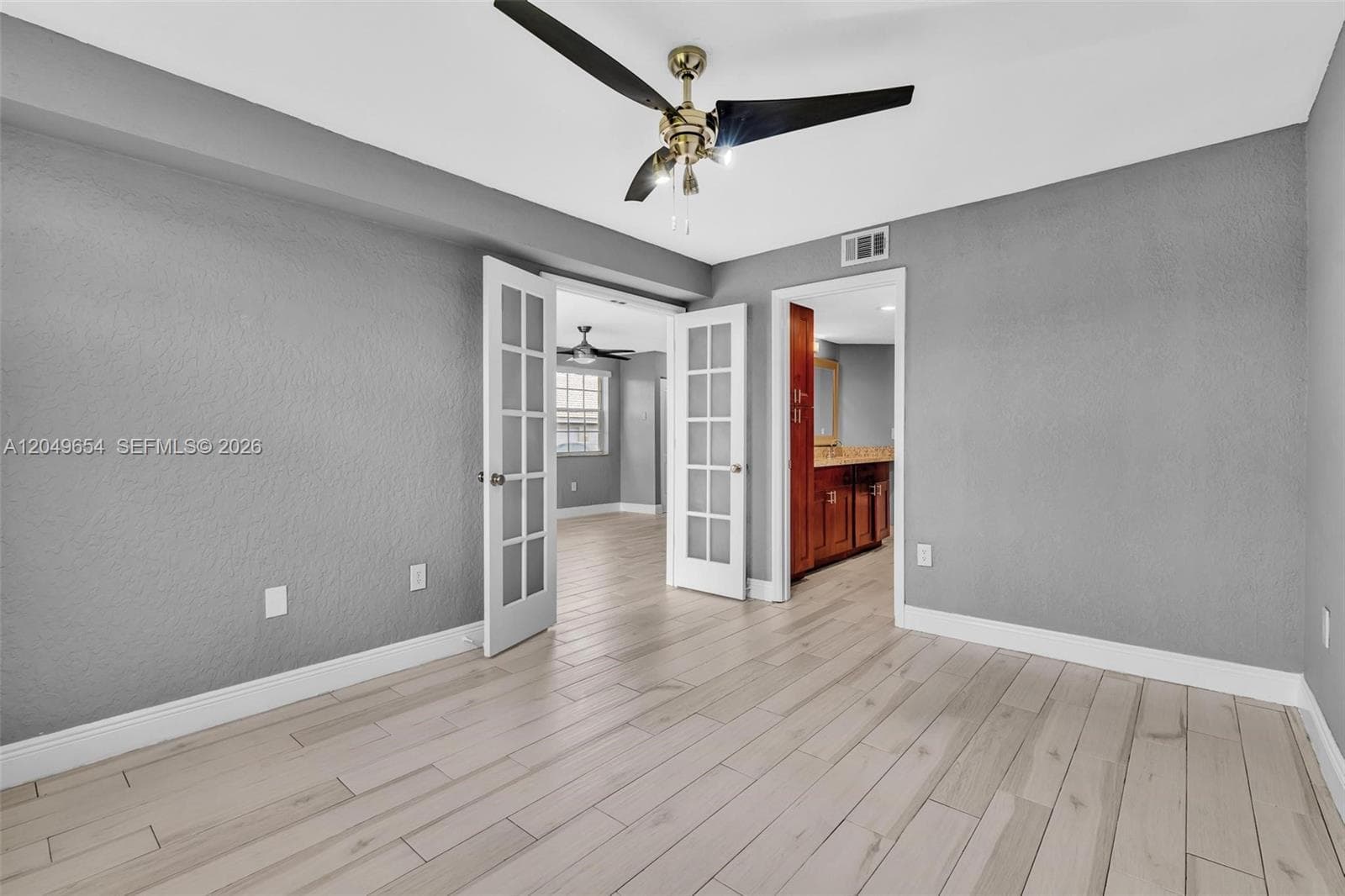 2851 N Oakland Forest Dr 111 photo 8