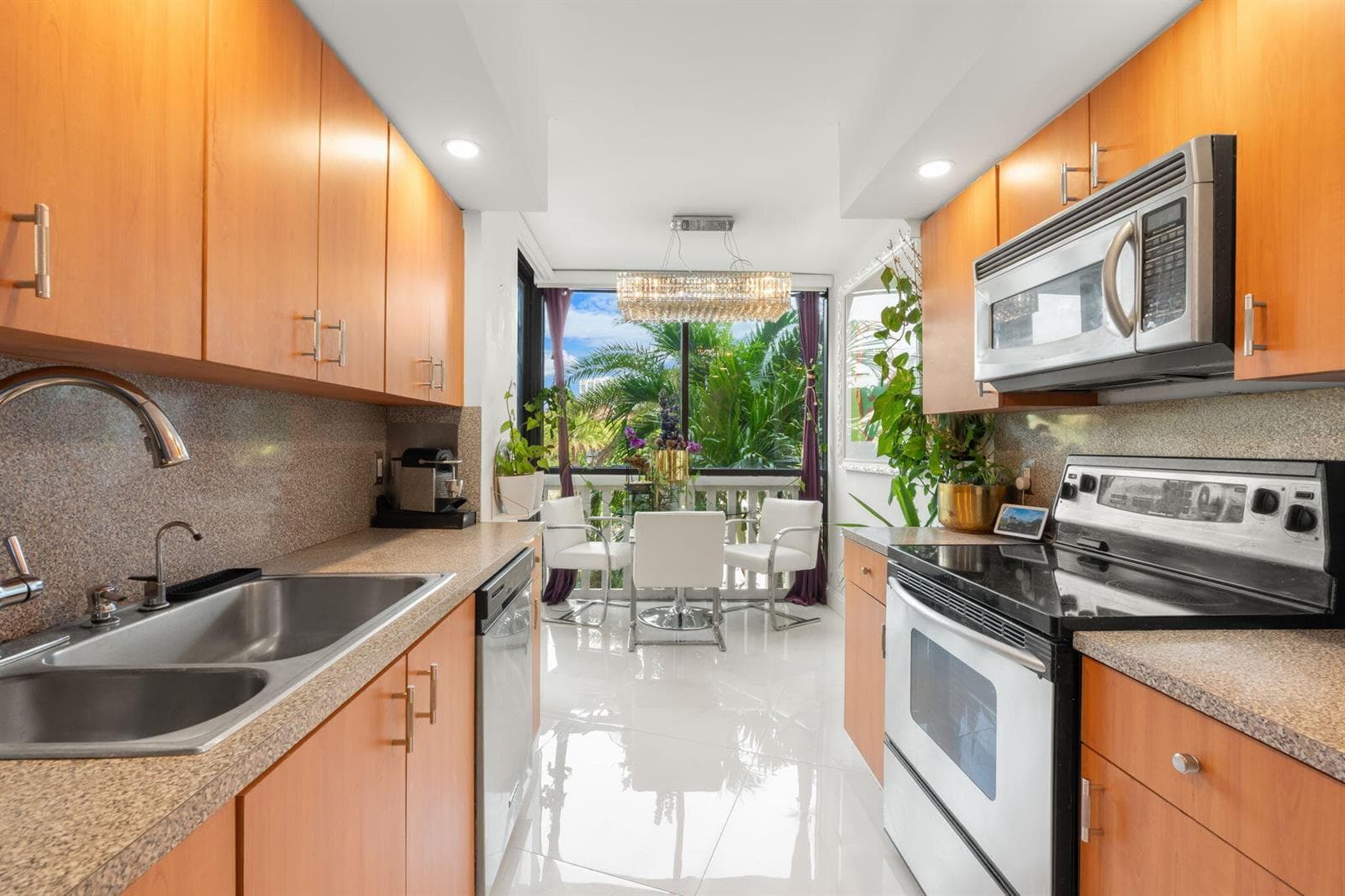 1000 E Island Boulevard 305 photo 7