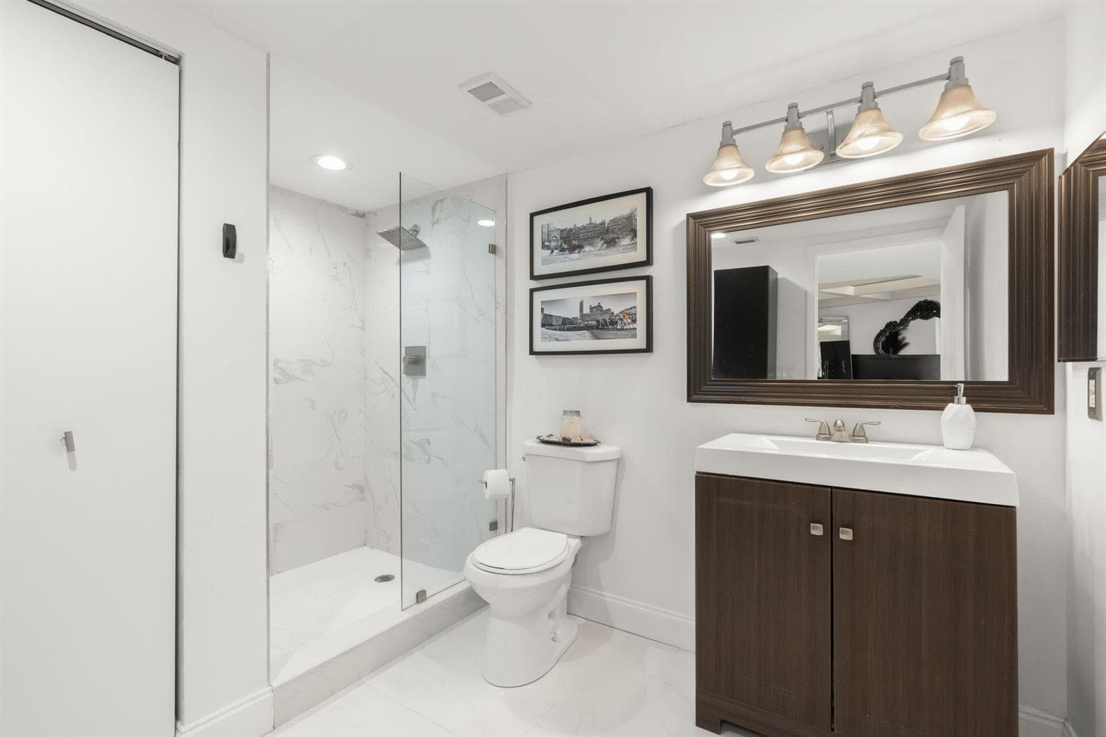 1000 E Island Boulevard 305 photo 14