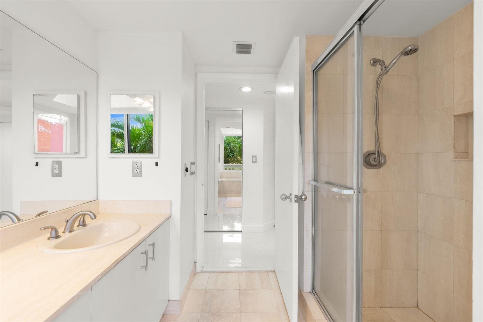 1000 E Island Boulevard 305 photo 19