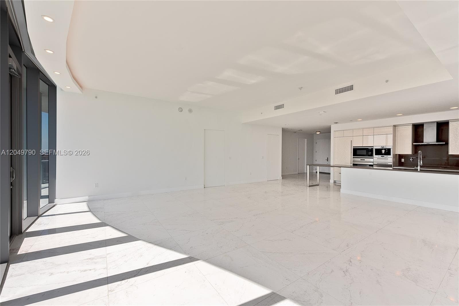 17475 Collins Ave 2003 photo 6