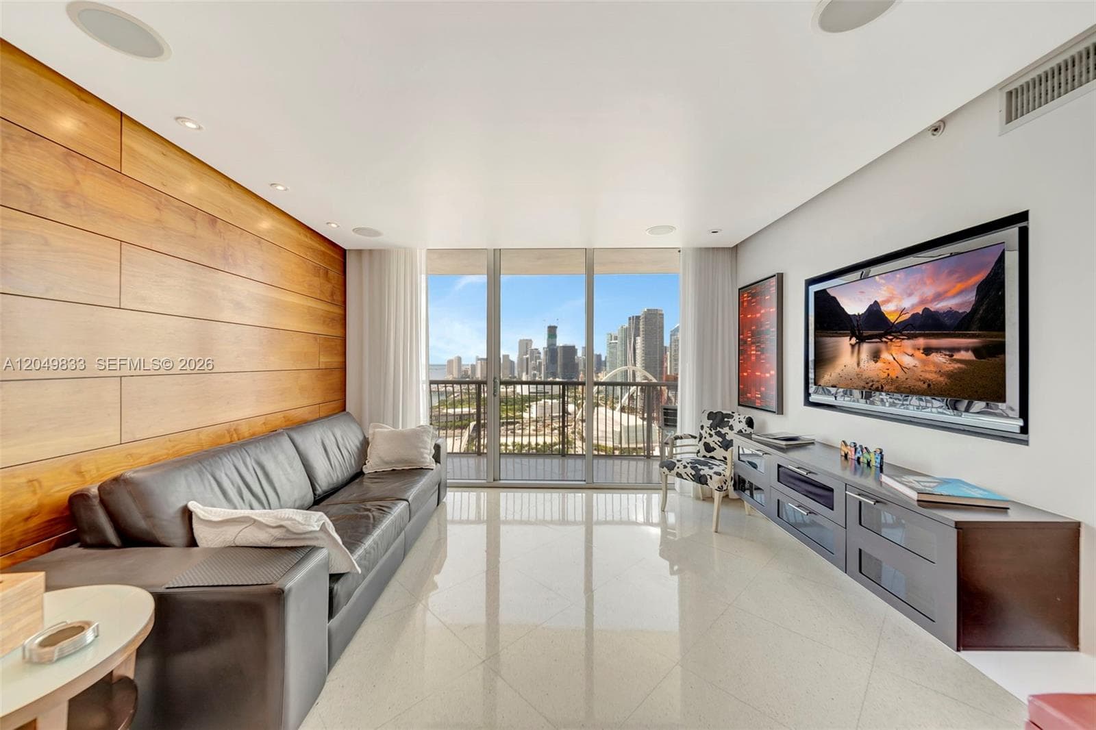 1750 N Bayshore Dr 3910 photo 5
