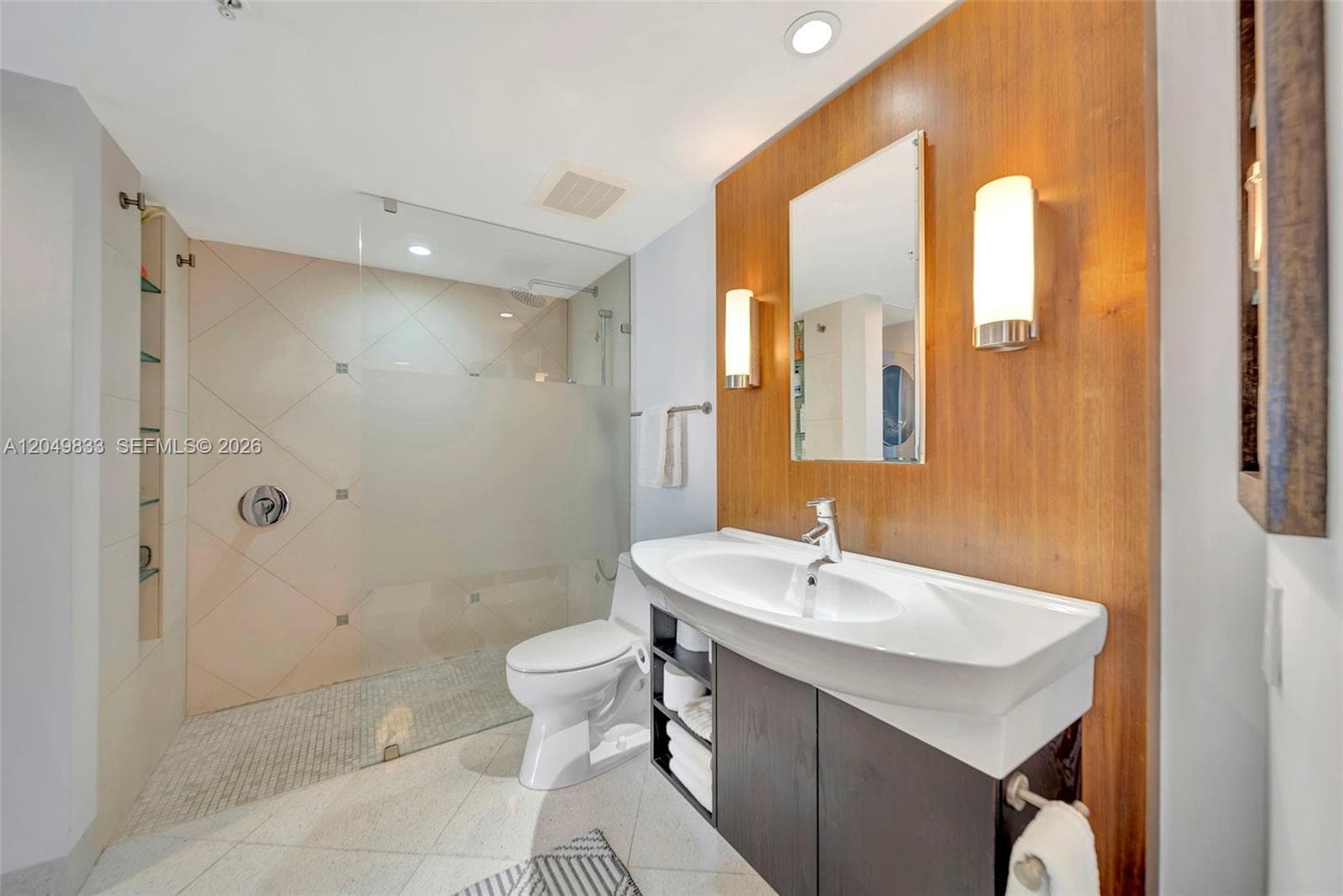 1750 N Bayshore Dr 3910 photo 18