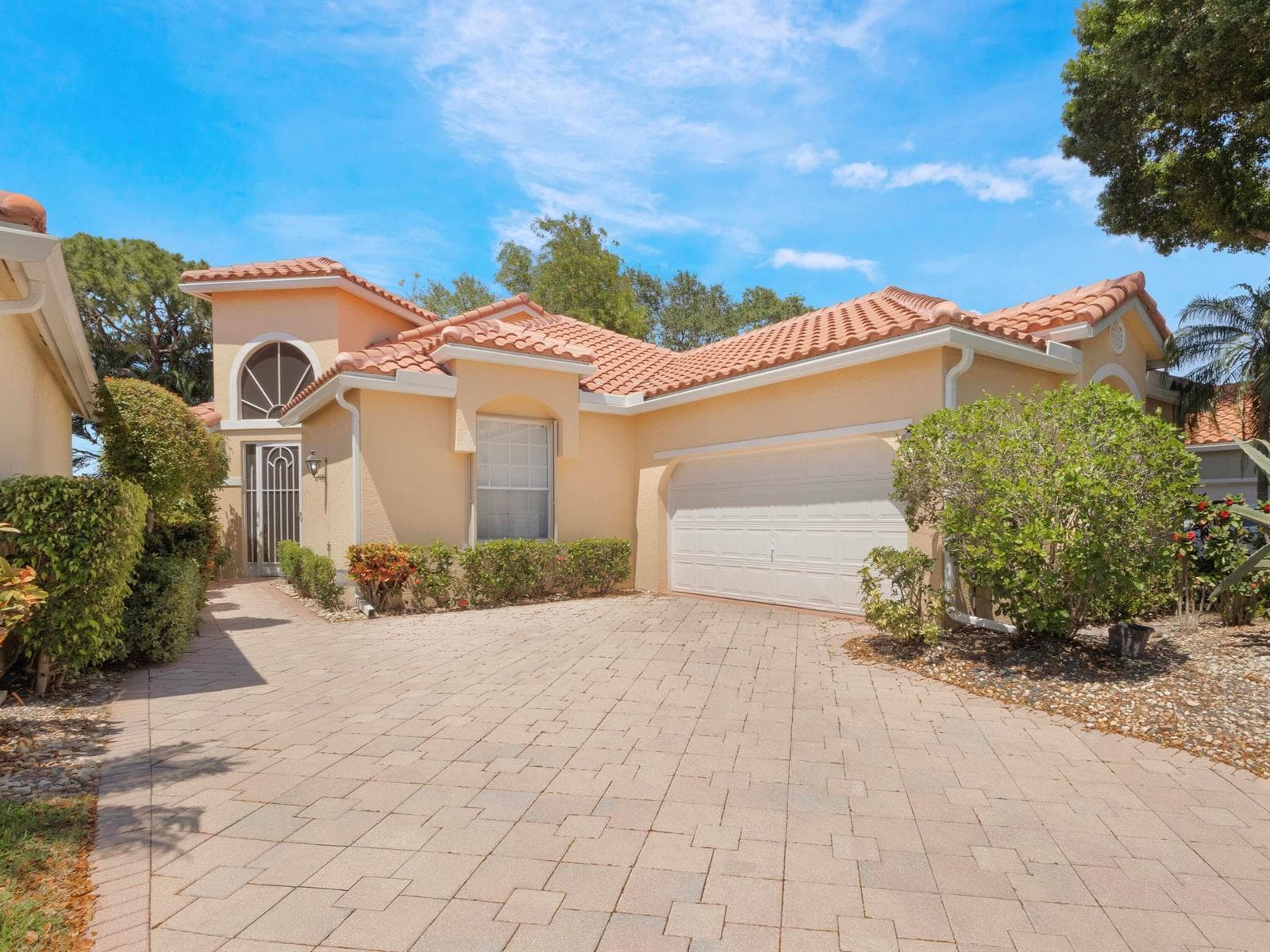 5279 Brookview Drive photo 2
