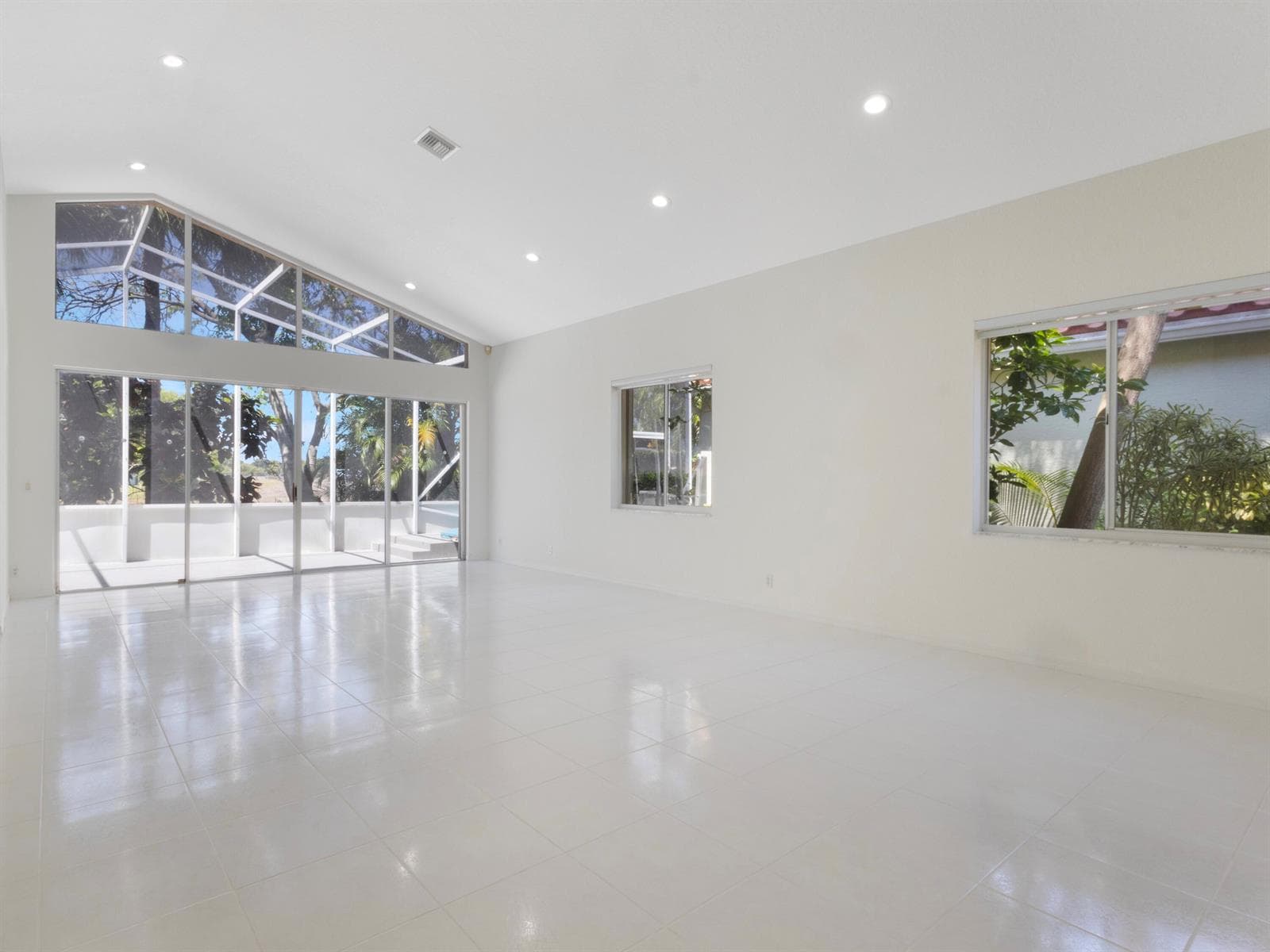 5279 Brookview Drive photo 7