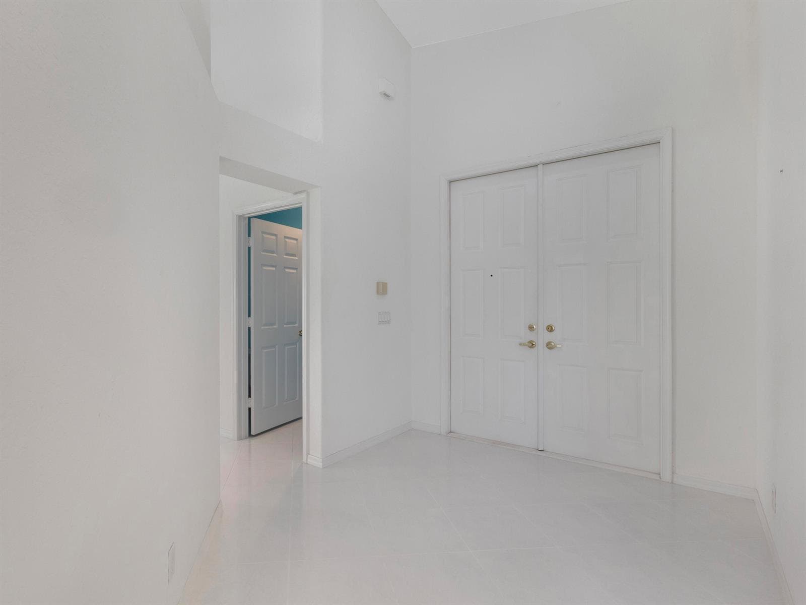 5279 Brookview Drive photo 4