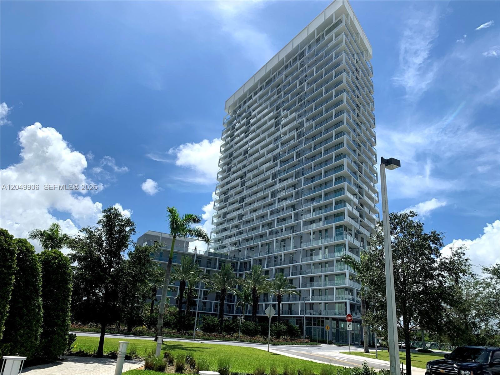 2000 W Metropica Way 1603 photo 1