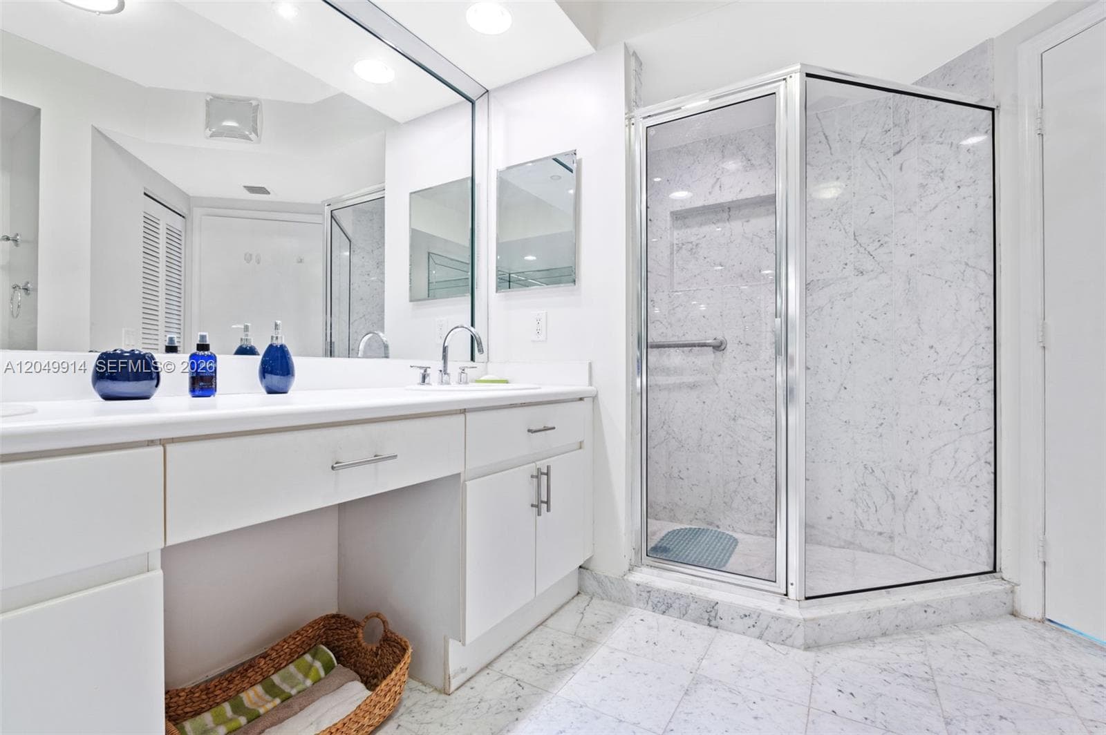 16400 Collins Ave 1644 photo 21