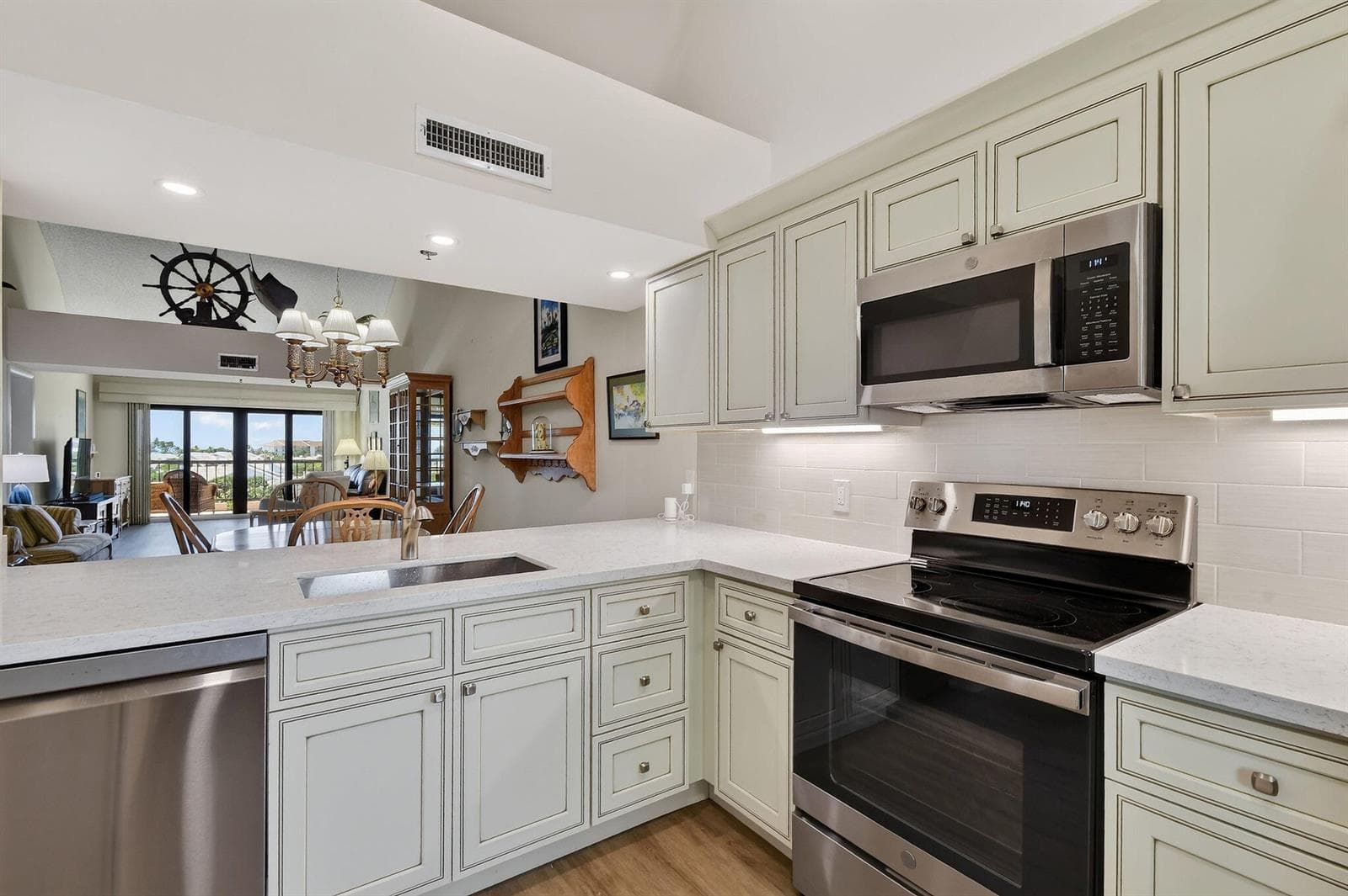 201 Ocean Bluffs Boulevard 5010 photo 17