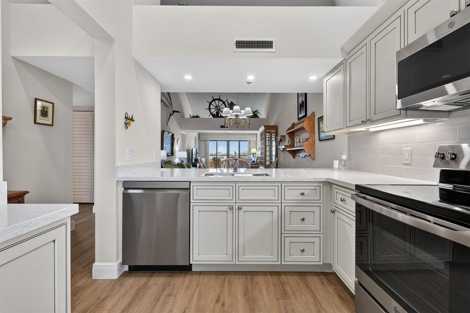 201 Ocean Bluffs Boulevard 5010 photo 16