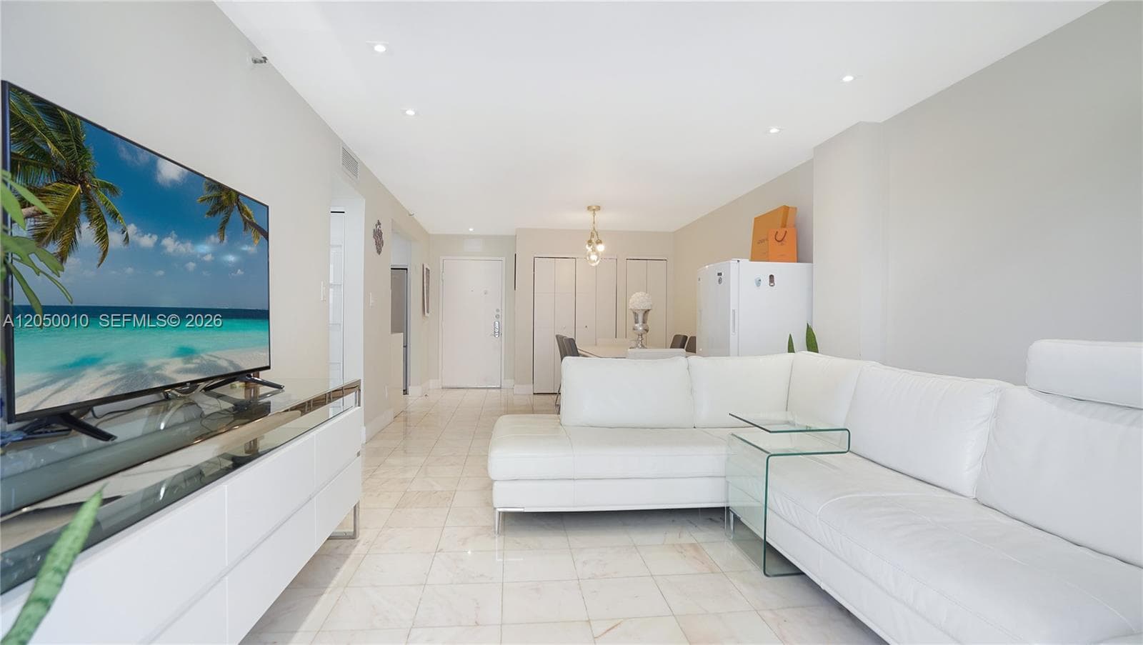 4301 Collins Ave 403 photo 2