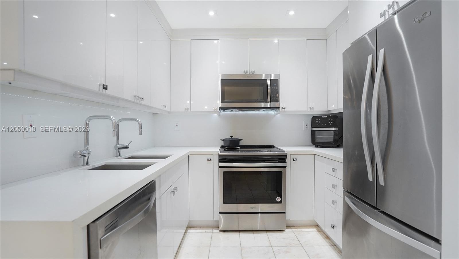 4301 Collins Ave 403 photo 3