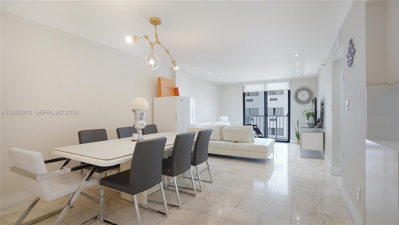 4301 Collins Ave 403 photo 1