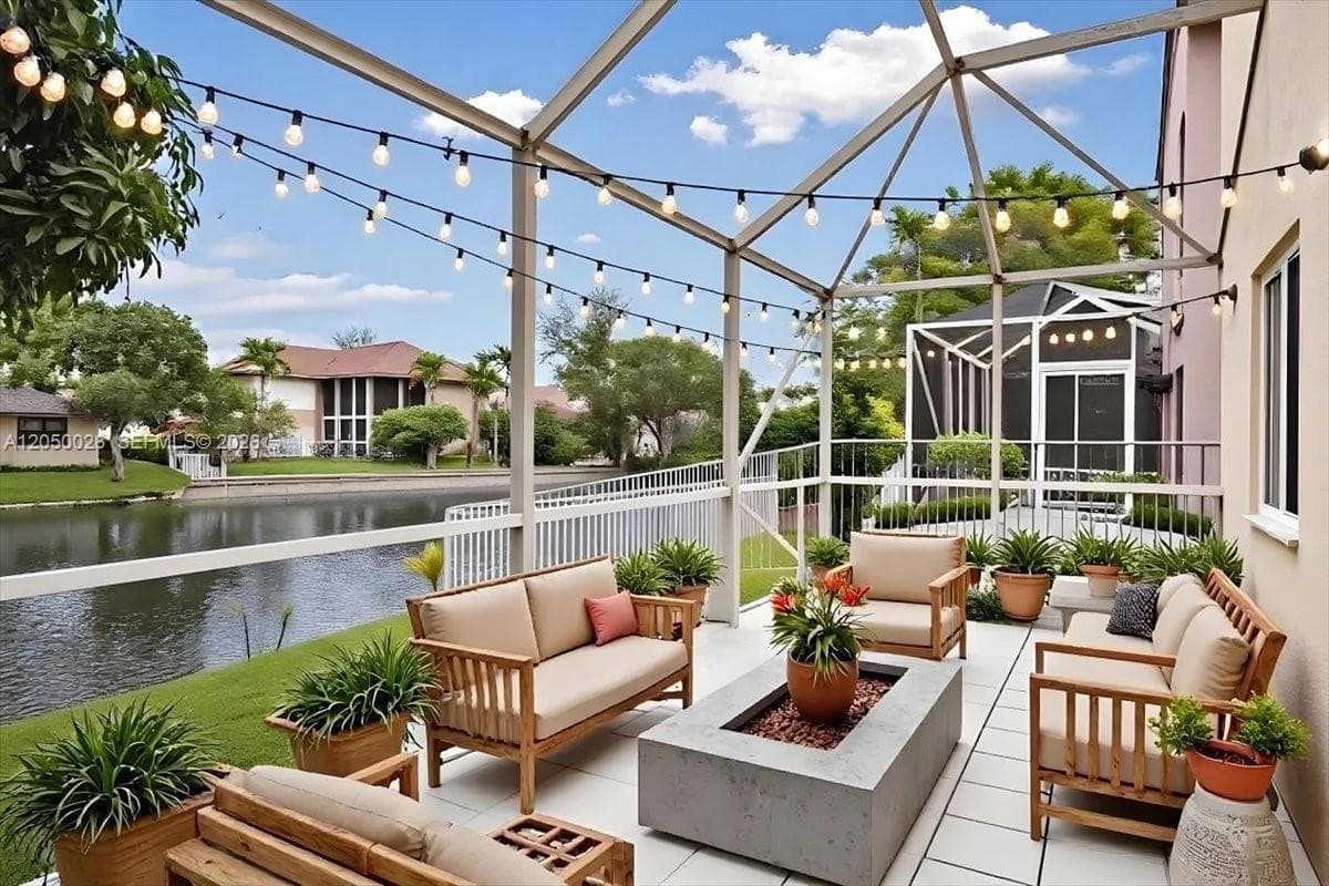 9847 Fairway Cove Ln photo 1