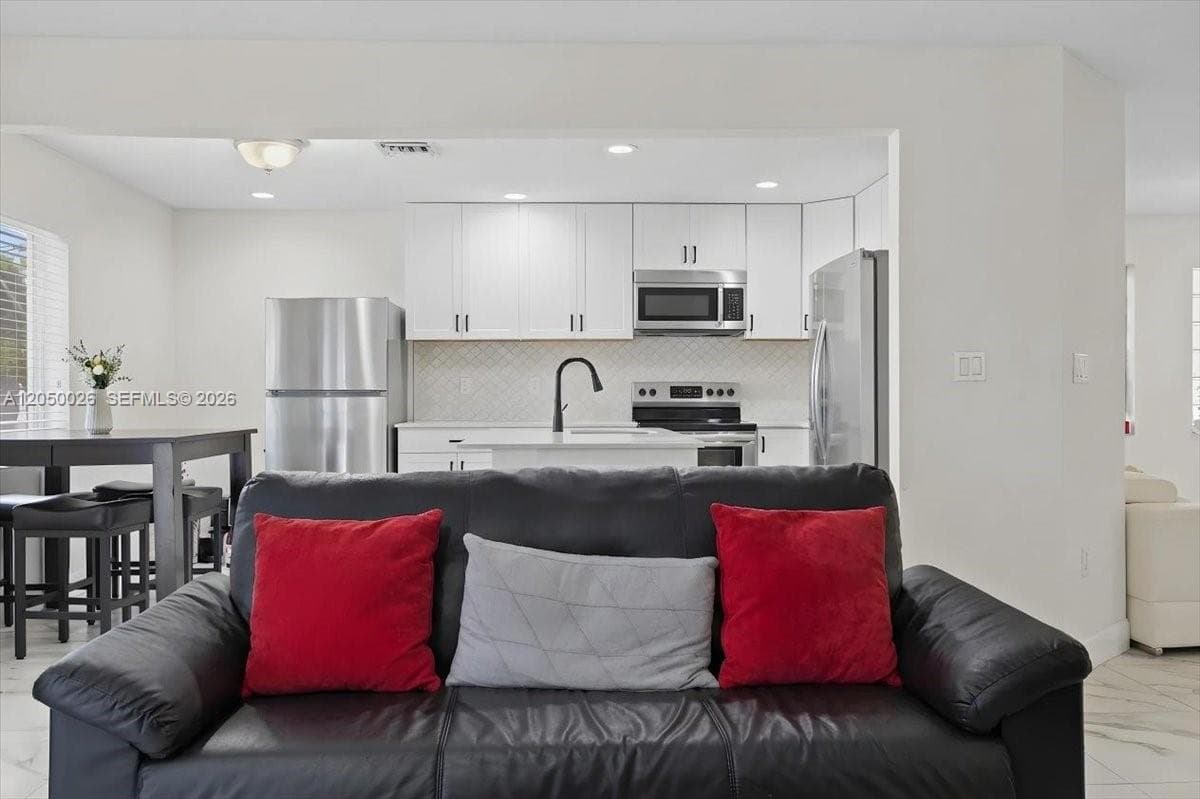 9847 Fairway Cove Ln photo 11