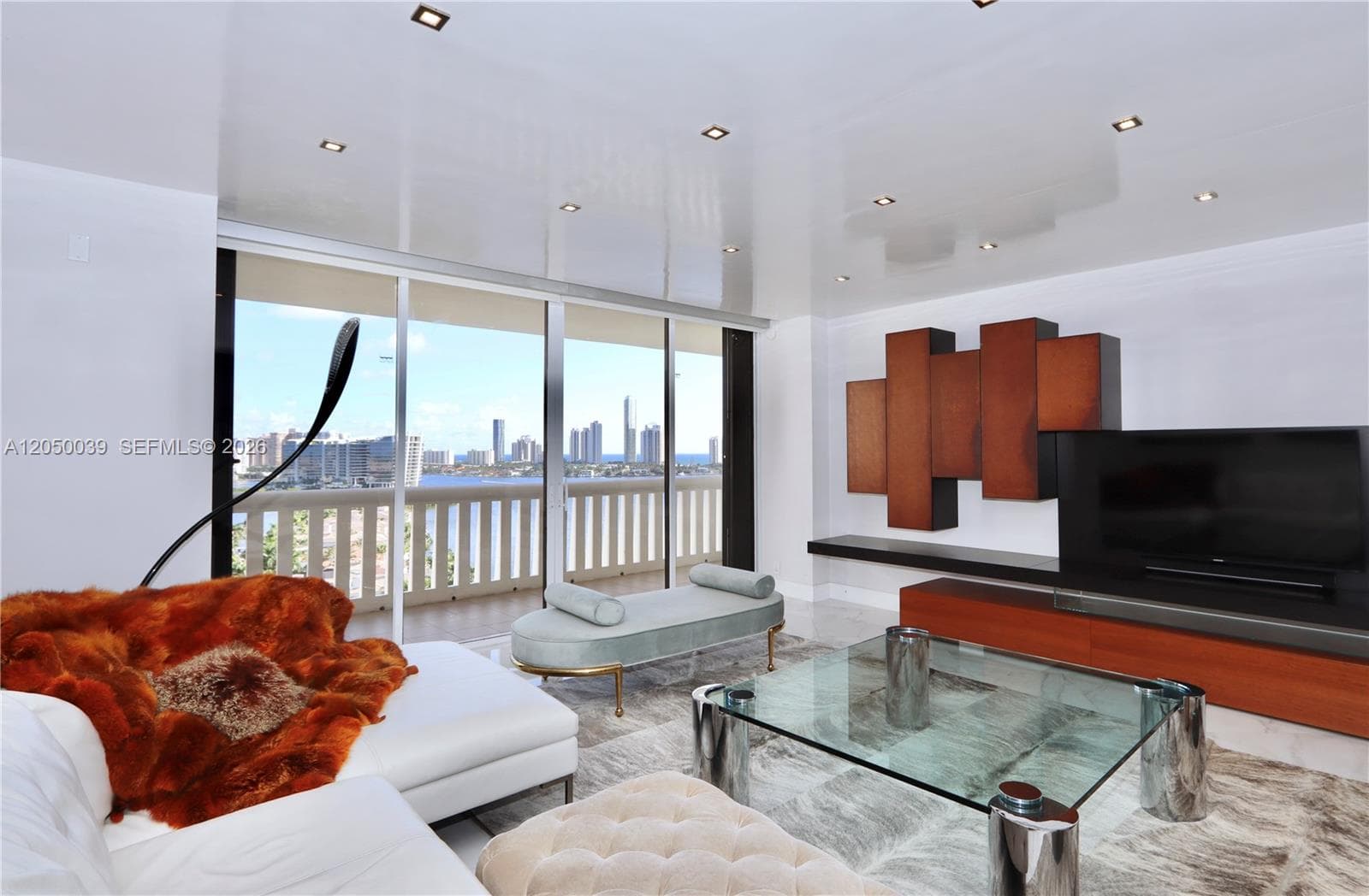 3000 Island Blvd 1603 photo 3