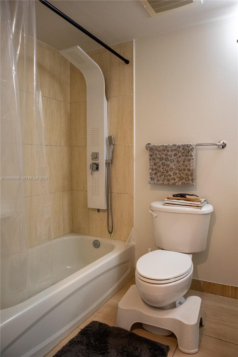 1750 N Bayshore Dr 3411 photo 23