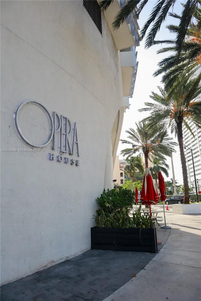 1750 N Bayshore Dr 3411 photo 6