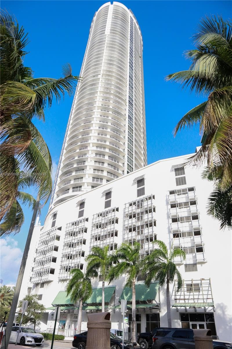 1750 N Bayshore Dr 3411 photo 1