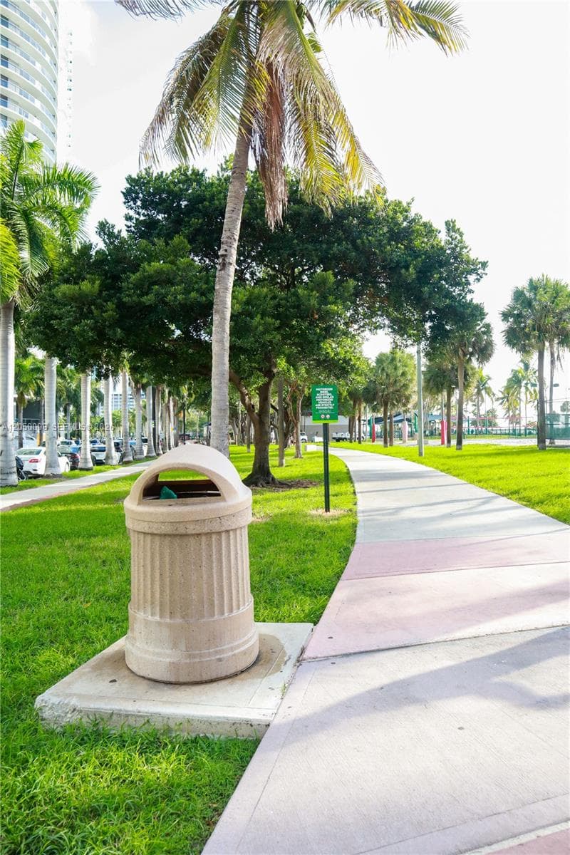 1750 N Bayshore Dr 3411 photo 5