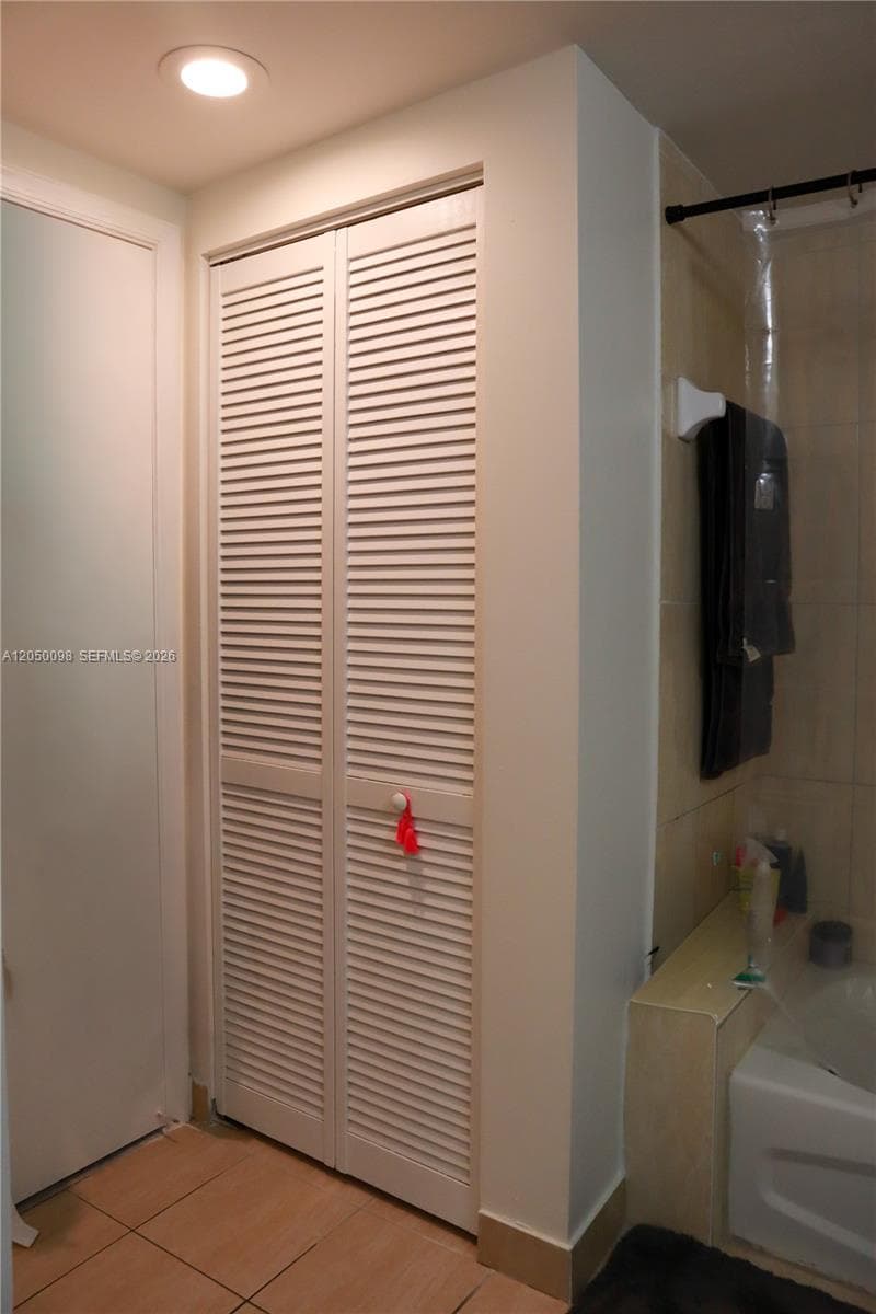 1750 N Bayshore Dr 3411 photo 24
