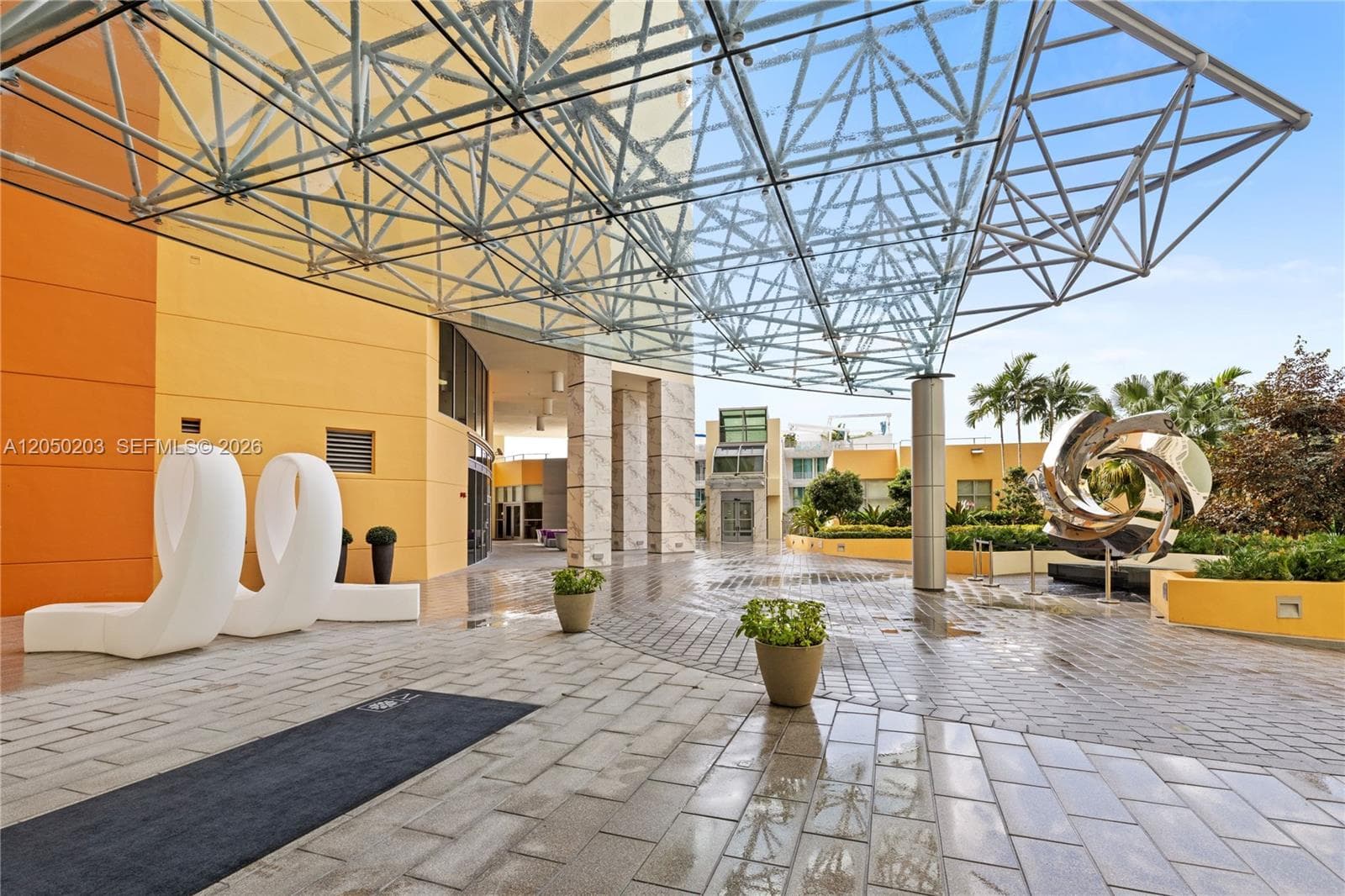 1455 Ocean Dr 1009 photo 2