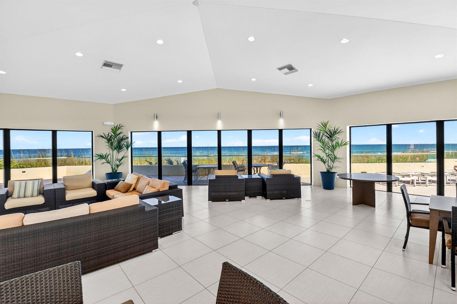 5540 N Ocean Drive 1c photo 8