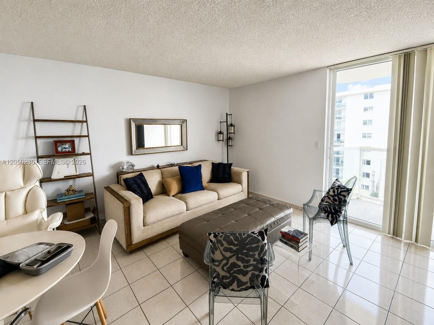 2401 Collins Ave 1612 photo 4