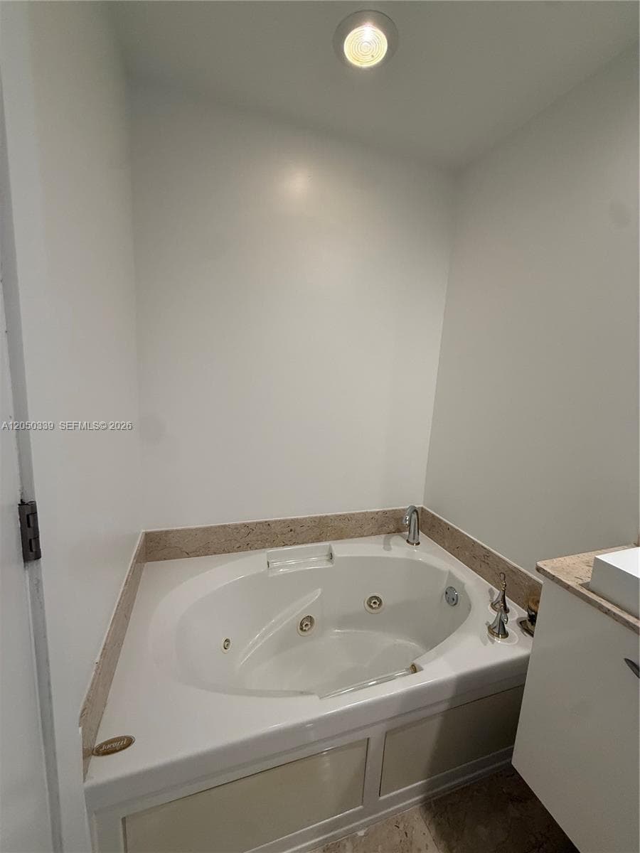 21200 Point Pl 1403 photo 23