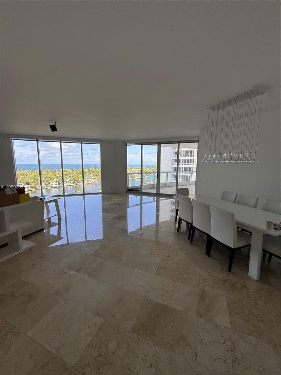 21200 Point Pl 1403 photo 2