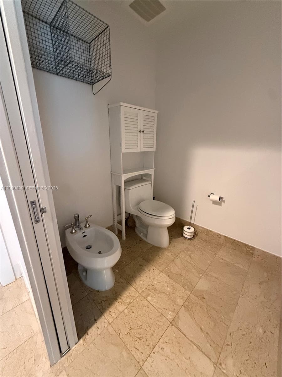 21200 Point Pl 1403 photo 16