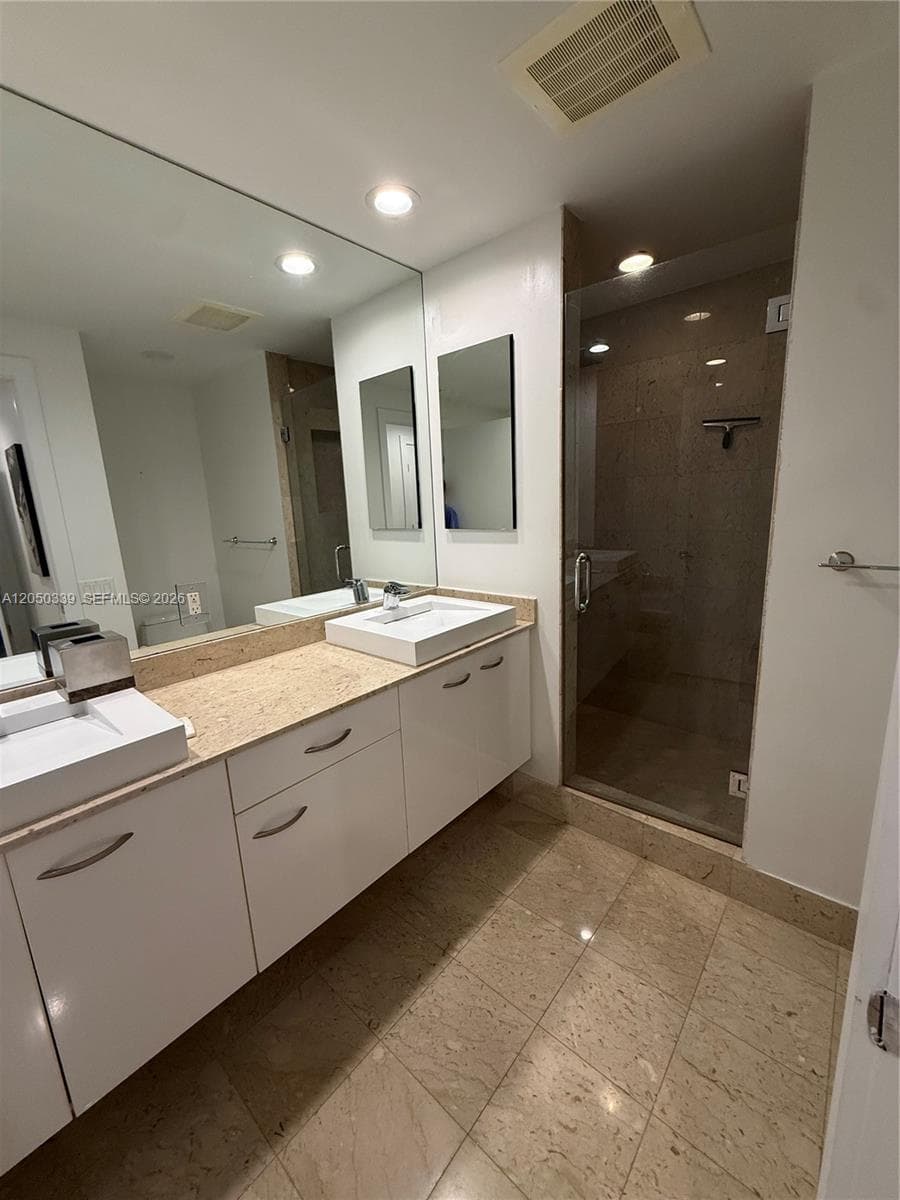 21200 Point Pl 1403 photo 22