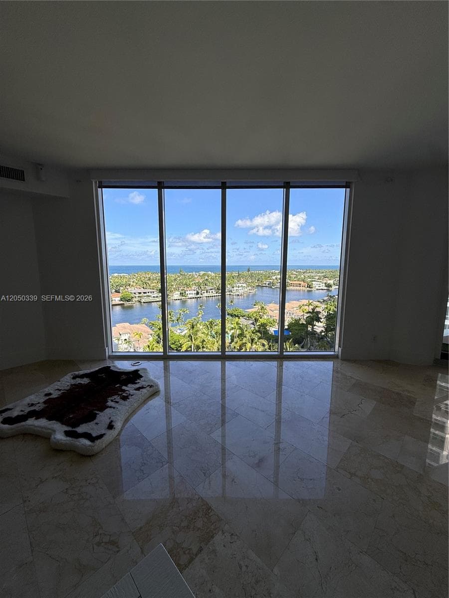 21200 Point Pl 1403 photo 3