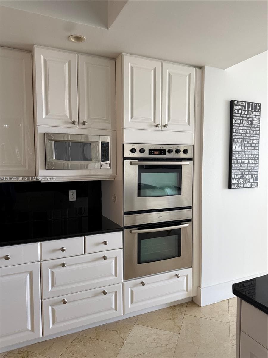 21200 Point Pl 1403 photo 9