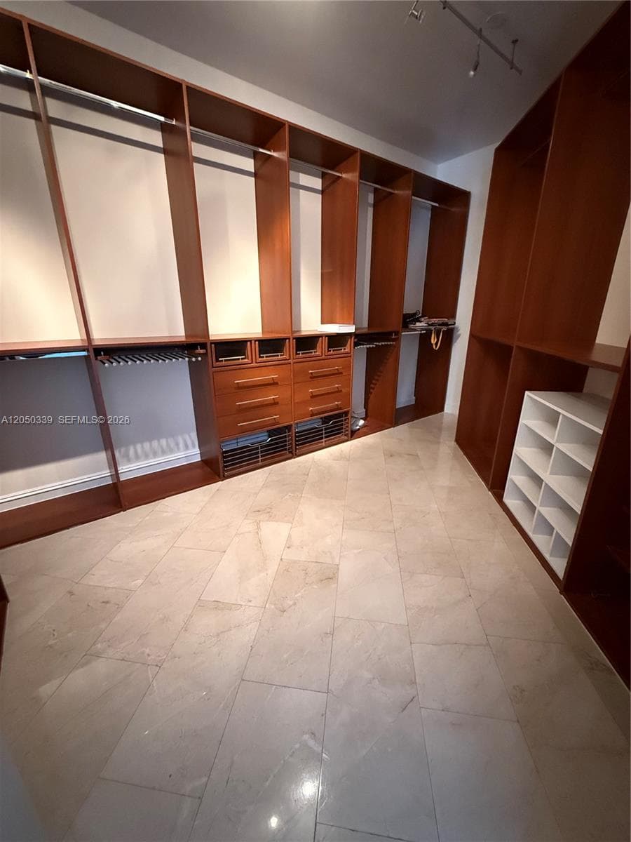 21200 Point Pl 1403 photo 14