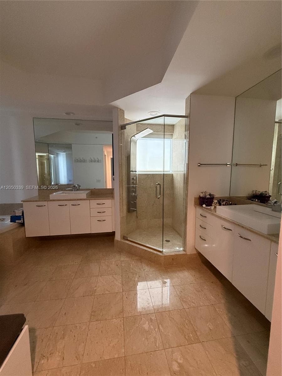 21200 Point Pl 1403 photo 18