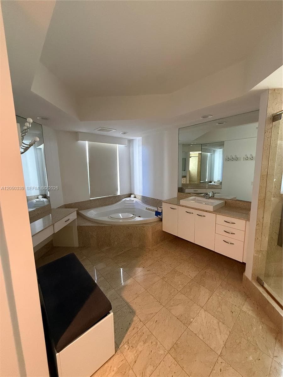21200 Point Pl 1403 photo 15